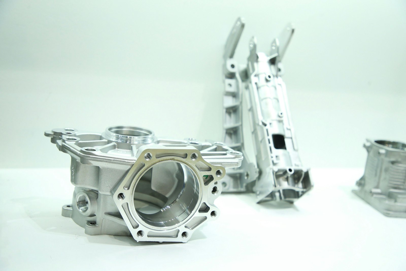 Die Casting vs CNC Machining for Aluminum Housings: When Each Wins